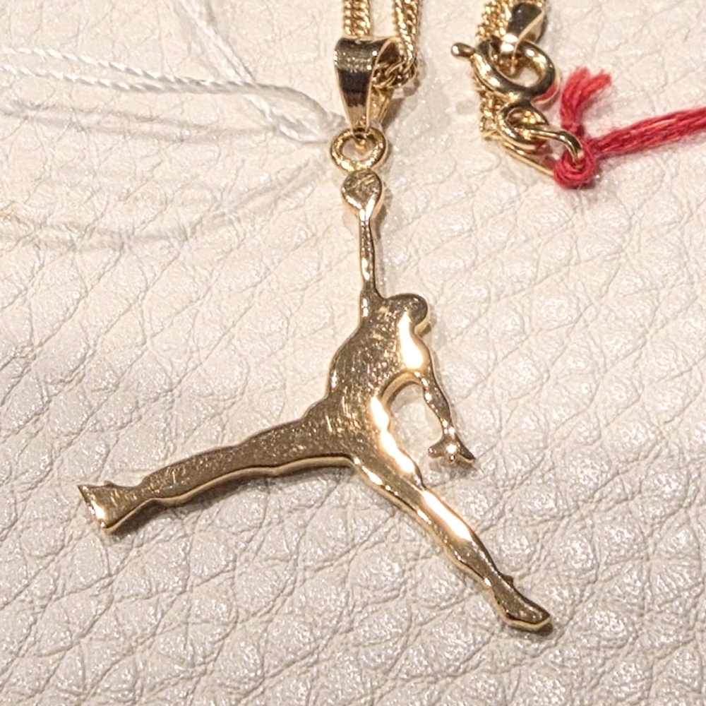 🏀✨️18K Real Gold Jordan Basketball Player Pendant🏀✨️ - Picture 2 of 3